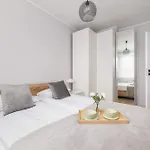 Poezji Modern&bright With Balcony By Renters Apartamento